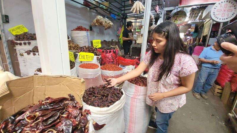 mexico-salsa-making-class-in-a-market-with-a-chef