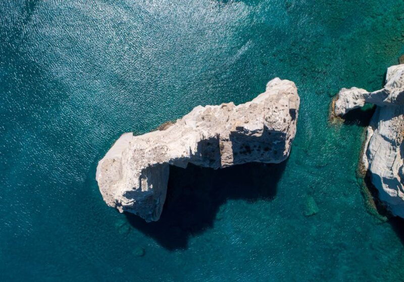 milos-half-day-morning-catamaran-cruise-to-kleftiko