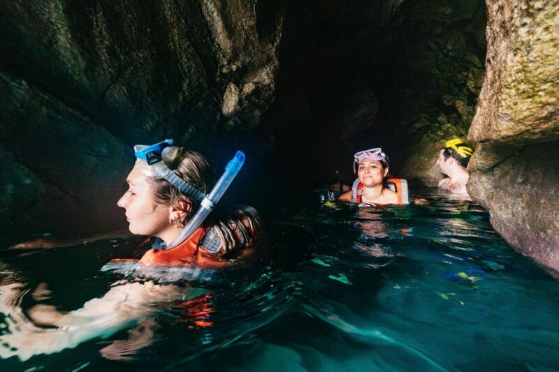 milos-tsigrado-and-gerakas-beach-kayaking-tour