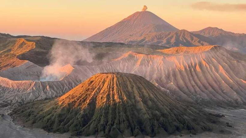 mount-bromo-sunrise-and-ijens-blue-fire-from-surabaya-3d2n