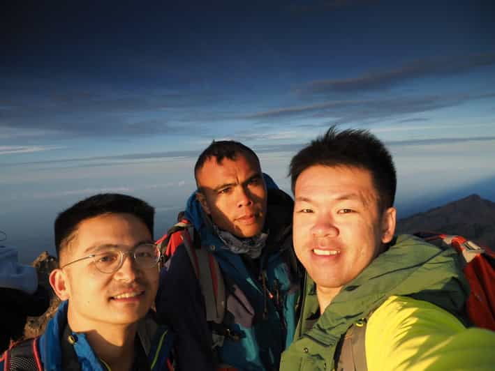 mount-rinjani-trekking-3d-2n-summit-lake-hotpring-bestseller