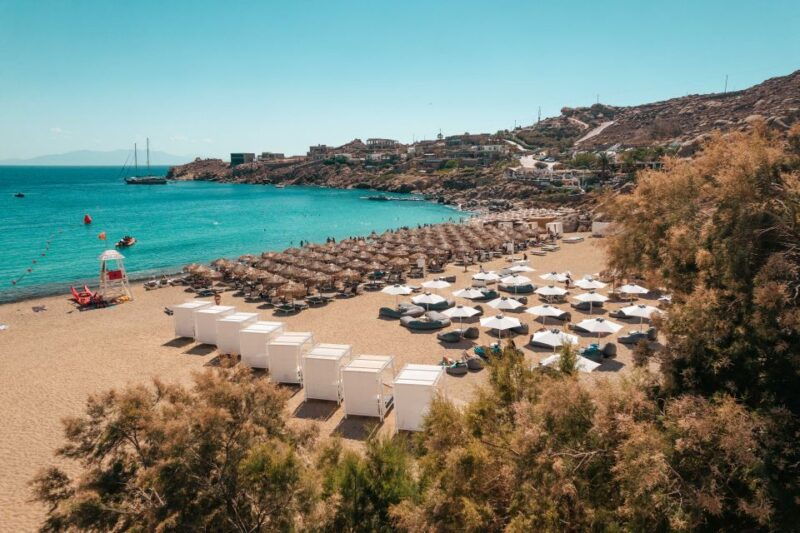 mykonos-super-paradise-beach-with-sunbed-at-thalas-mykonos