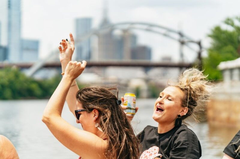 nashville-pontoon-party-cruise-with-a-captain