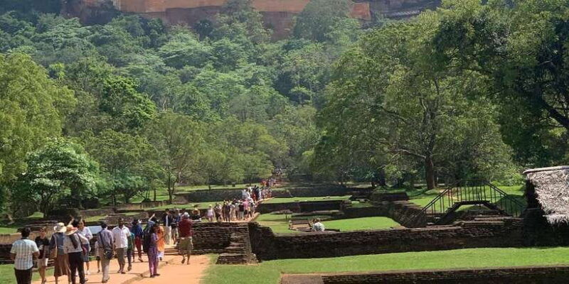 negombo-sigiriya-rock-and-minneriya-national-park-day-tour