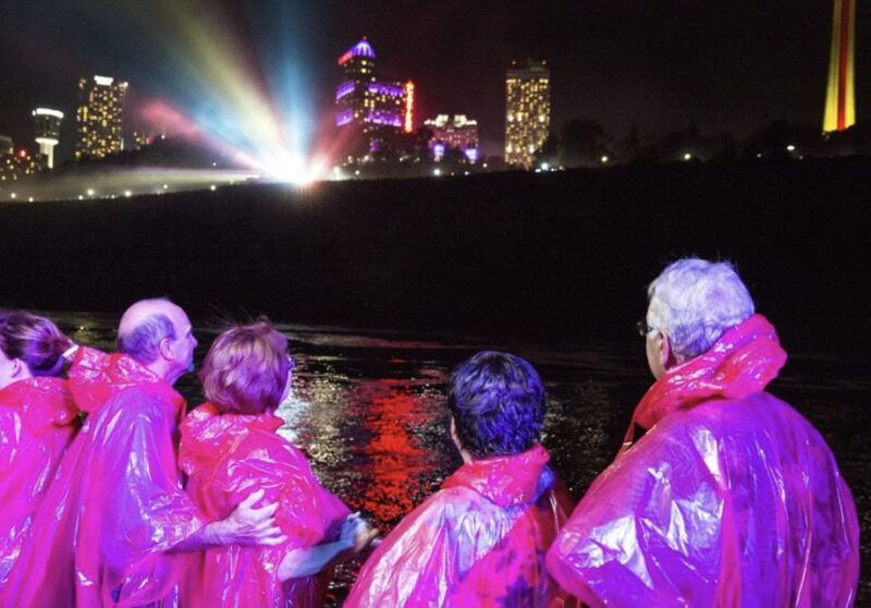 niagara-falls-canada-evening-fireworks-cruise