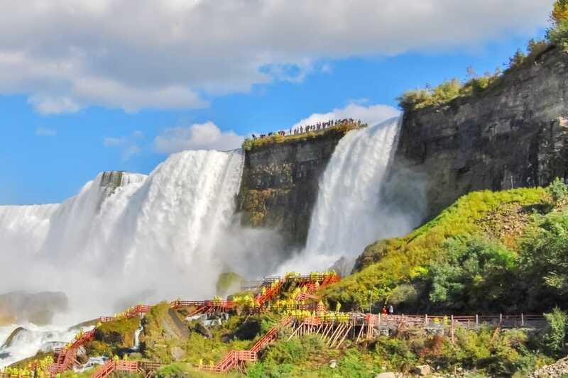 niagara-falls-canadian-and-american-deluxe-day-tour-2