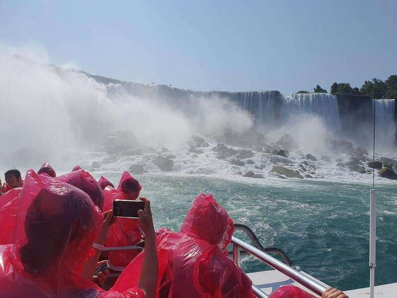 niagara-falls-tour-boat-cruise-behind-the-falls-skylon-2