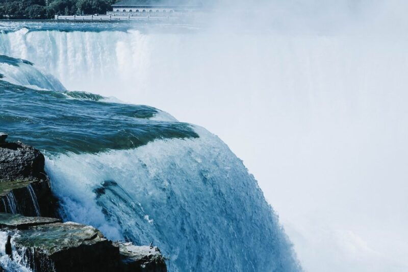 niagara-usa-daredevil-walking-tour-with-cave-of-the-winds