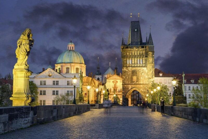 night-tour-dark-side-of-prague-with-craft-beer
