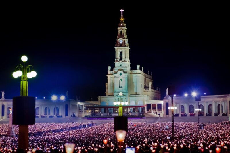 night-trip-to-fatima-candlelight-procession