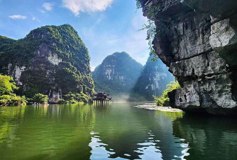ninh-binh-tour-4-places-hoa-lu-trang-an-thung-nham-mua-cave