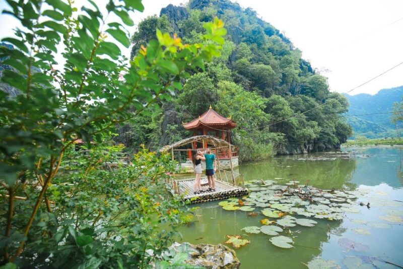 ninh-binh-trang-an-hoa-lu-full-day-with-lunch-buffet-bike