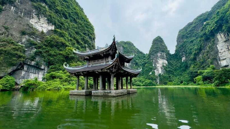 ninh-binh-travel-to-hoa-lu-trang-an-with-small-group-tour