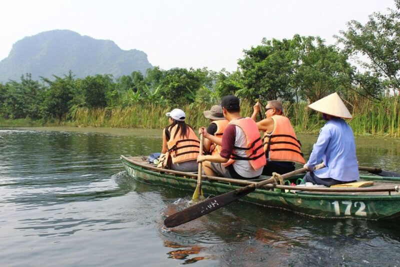 ninh-binhbai-dinh-pagoda-electric-car-2-ways-trang-an-eco