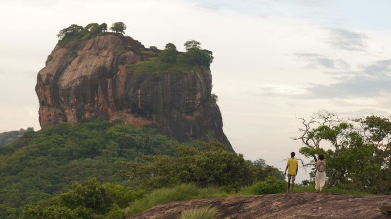 non-touristic-sigiriya-on-tuktuk
