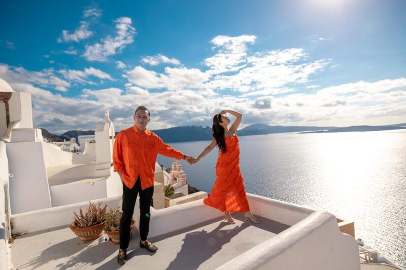 oia-couple-photoshoot-with-30-edited-photos
