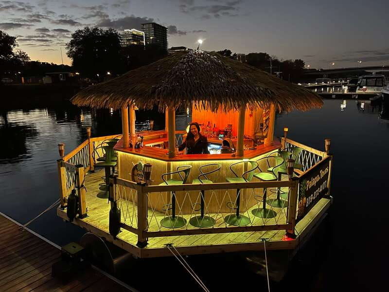 ottawa-floating-tiki-bar-cruise-on-the-ottawa-river