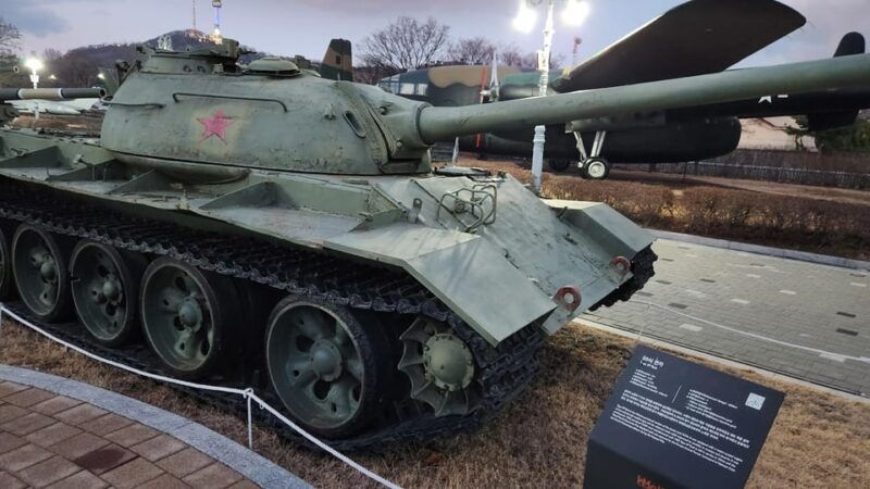 outdoor-tour-of-the-war-memorial-museum-of-korea