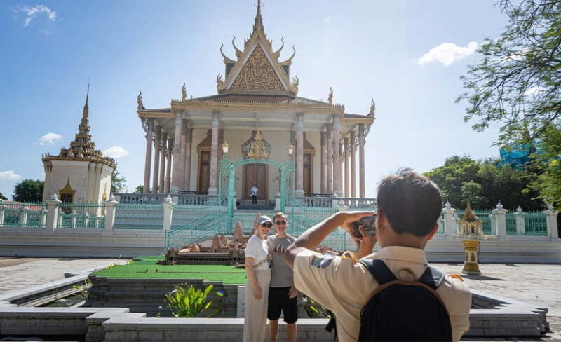phnom-penh-historical-sites-tour-by-tuk-tuk