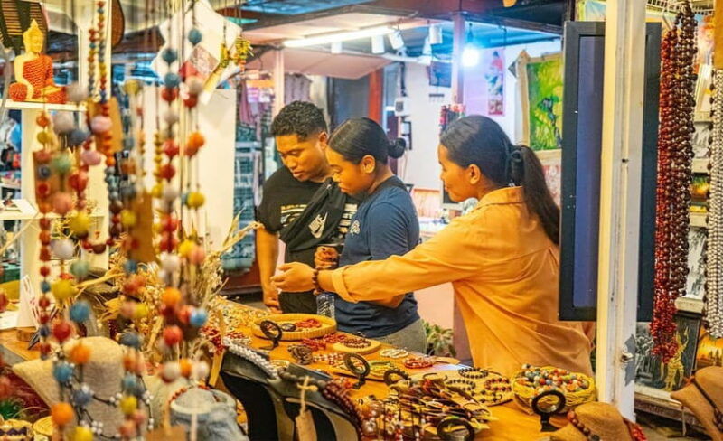 phnom-penh-night-foodie-tour-by-tuk-tuk-with-drinks