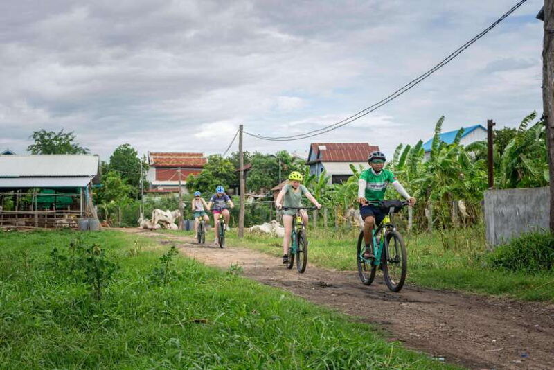 phnom-penh-silk-island-sunset-bike-tour-include-drinks