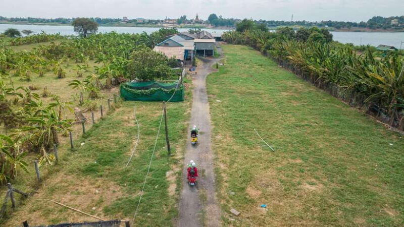 phnom-penh-silk-island-sunset-haft-day-vespa-tour
