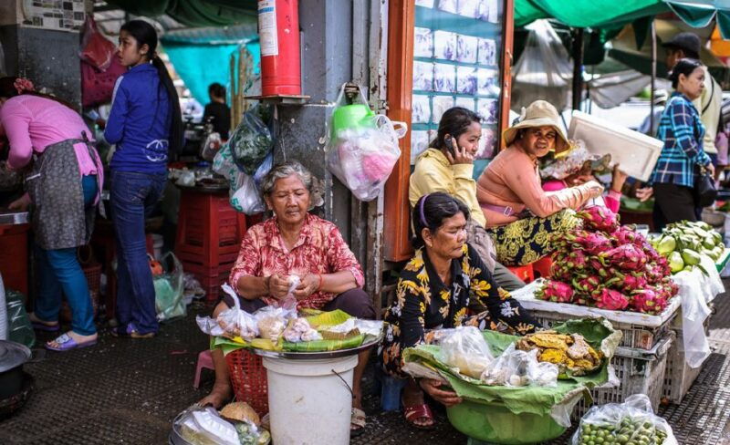 phnom-penh-street-art-food-tour-by-tuk-tuk