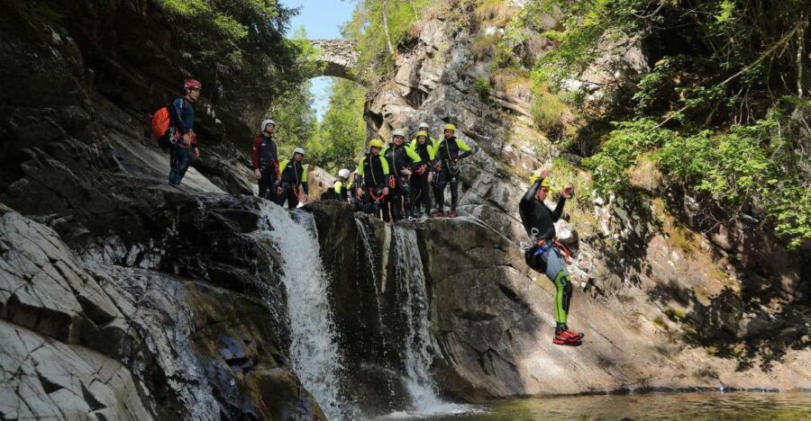 pitlochry-advanced-canyoning-in-the-upper-falls-of-bruar