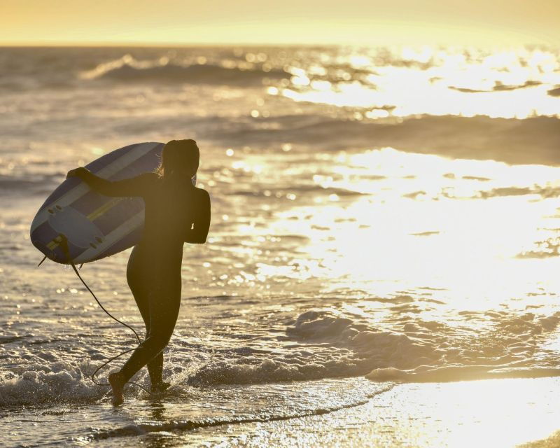 porto-small-group-surfing-experience-with-transportation