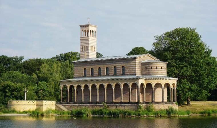 potsdam-yacht-cruise-lakes-of-berlin-castles-nature