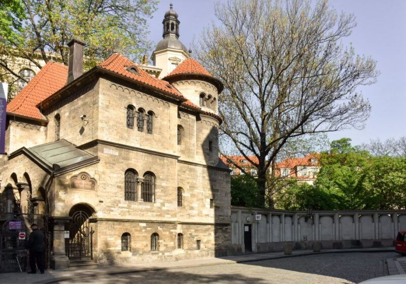 prague-old-town-and-jewish-quarter-guided-walking-tour-2