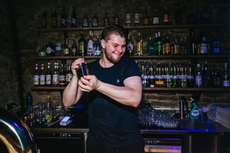 prague-pub-crawl-with-unlimited-drinks-and-cocktails