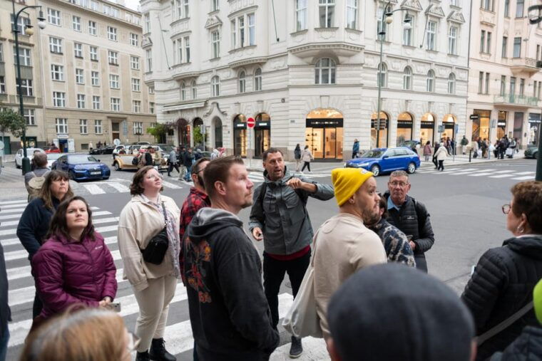 prague-walking-tour-old-town-jewish-quarter-astronomical