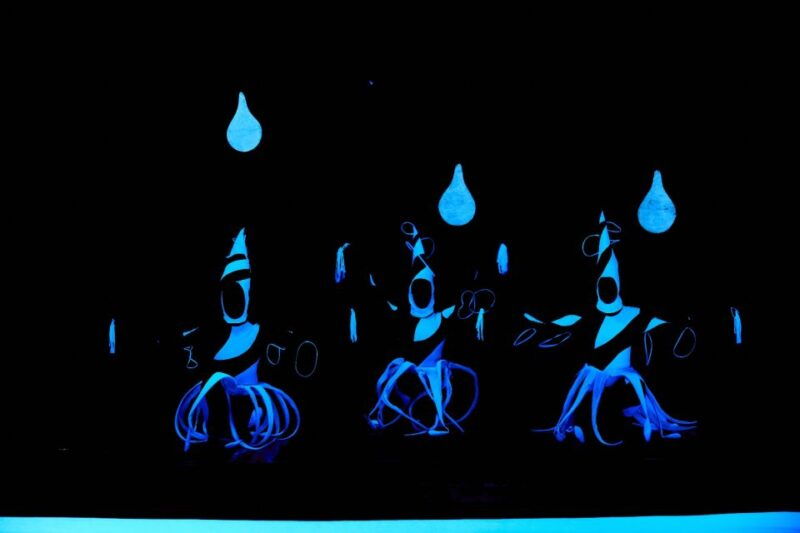 prague-wow-show-black-light-theater