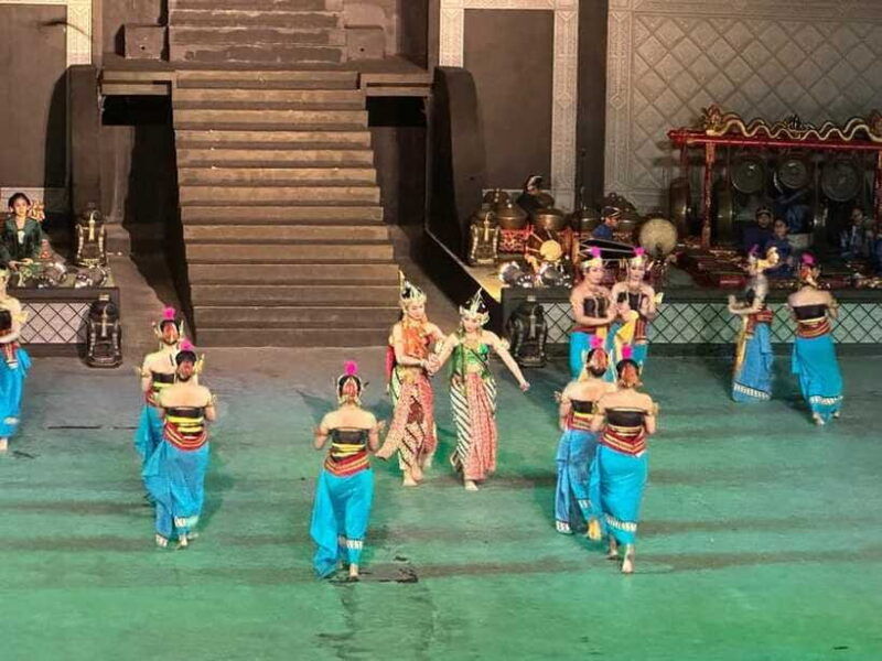 prambanan-watching-ramayana-ballet-performance-with-dinner-2