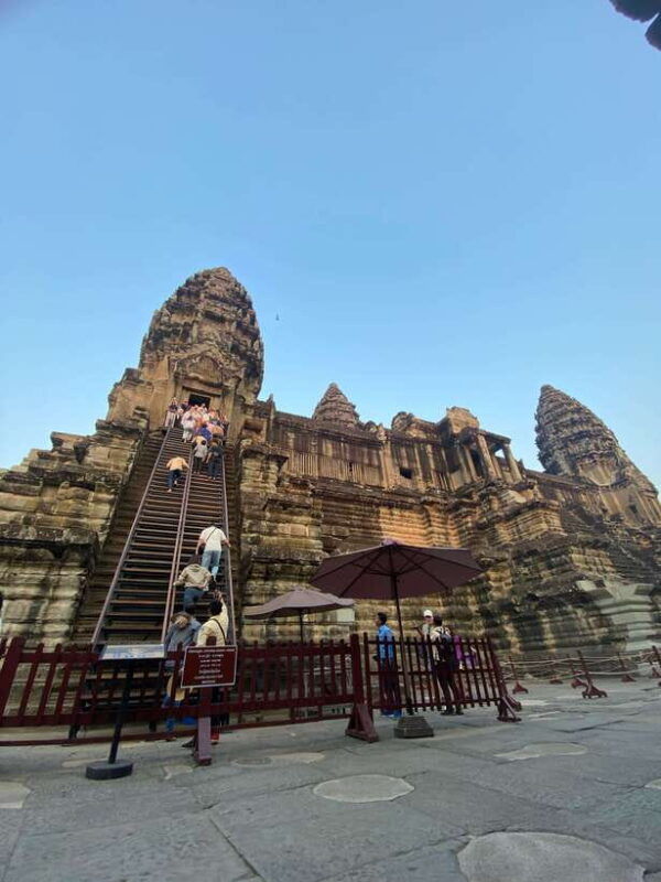 private-angkor-temples-with-spanish-guide
