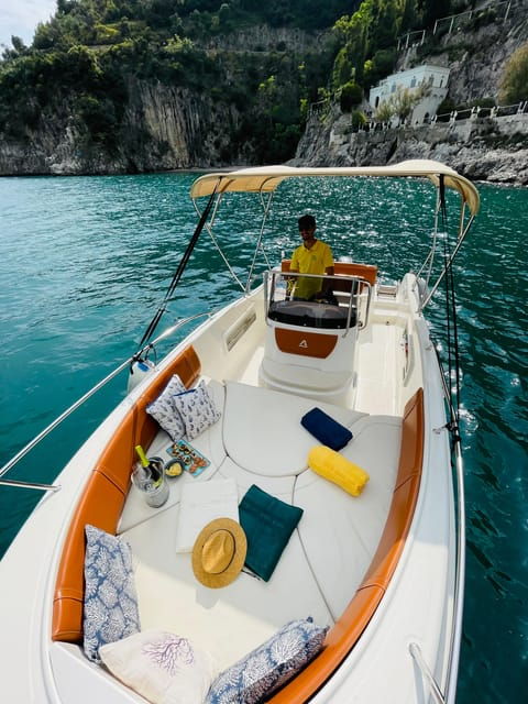 private-boat-tour-of-the-island-of-capri-3