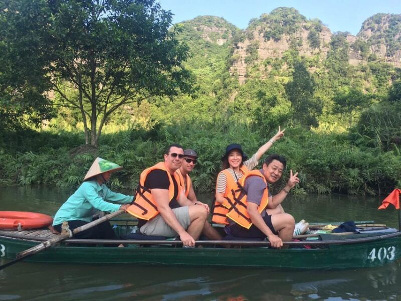private-day-tour-thien-ha-cave-local-family-trang-an