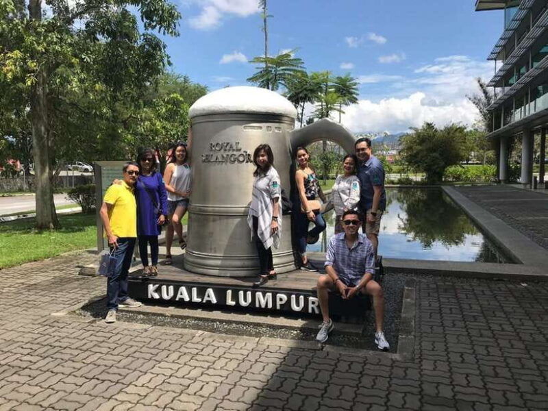private-kl-city-tour-with-petronas-twin-towers-batu-caves