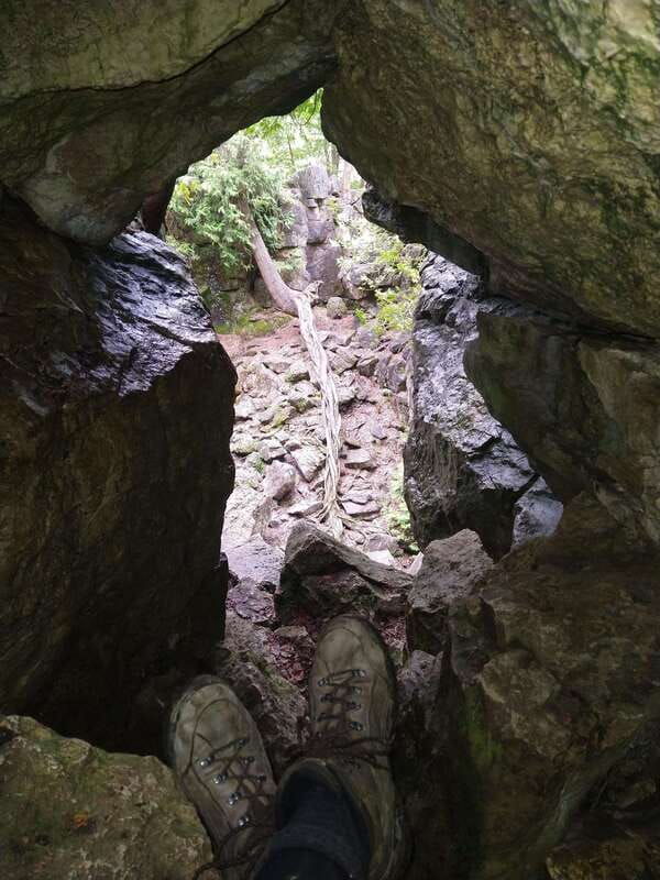 private-metcalfe-duncan-caves-hike-collingwood-blue-mountain