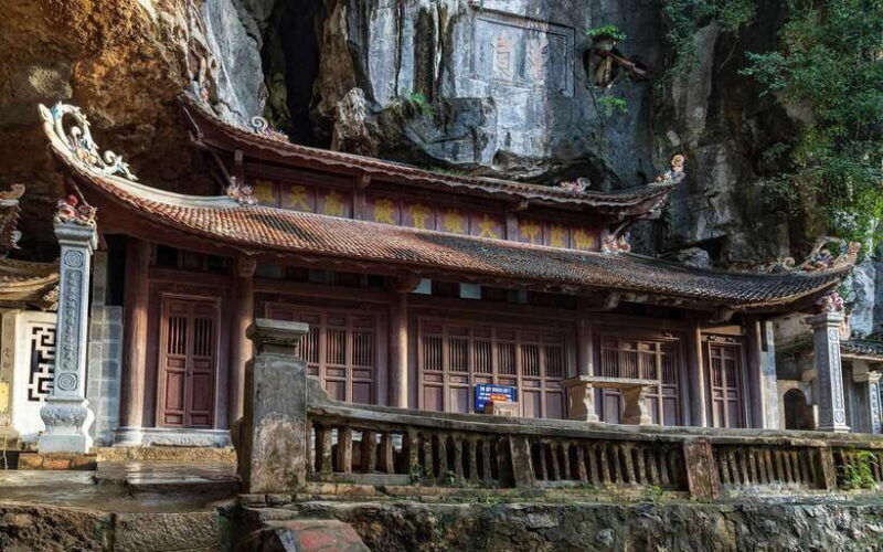 private-ninh-binh-full-day-tour-by-luxury-limousine