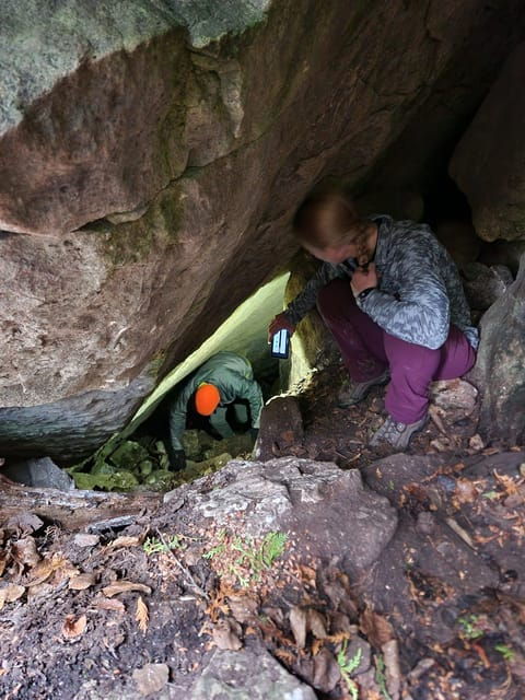 private-nottawasaga-bluffs-caves-hike-creemore-collingwood