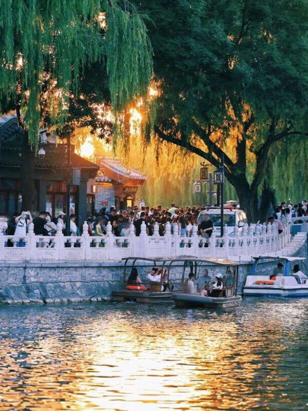 private-shichahai-hutong-dinner-and-beer-walking-tour