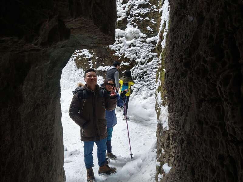 private-singhampton-caves-snowshoe-collingwood-blue-mountain