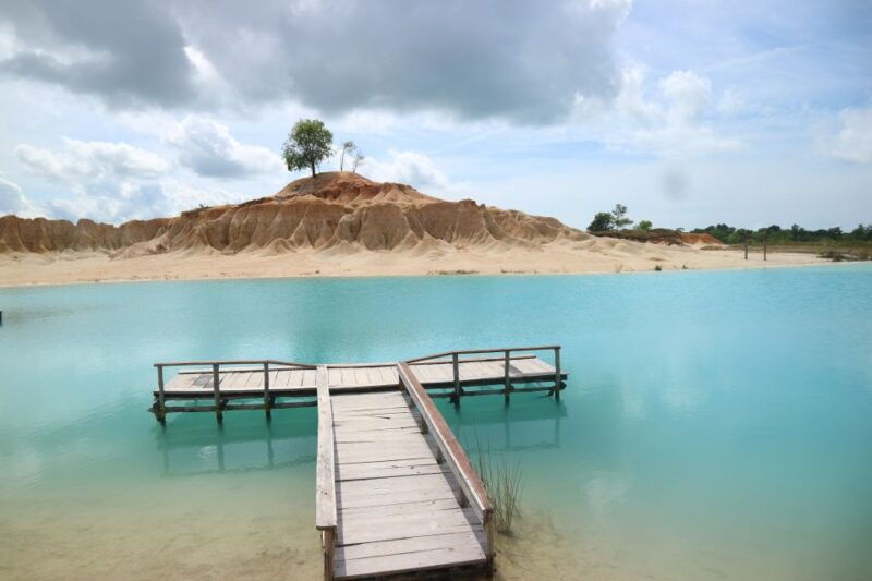 private-tour-blue-lake-sand-dunes-bintan