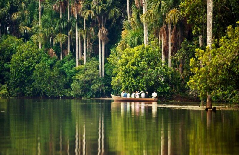 puerto-maldonado-hiking-in-the-jungle-sandoval-lake