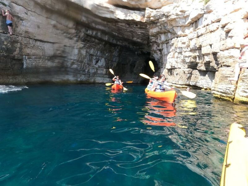 pula-sea-cave-and-cliffs-guided-kayak-tour-in-pula