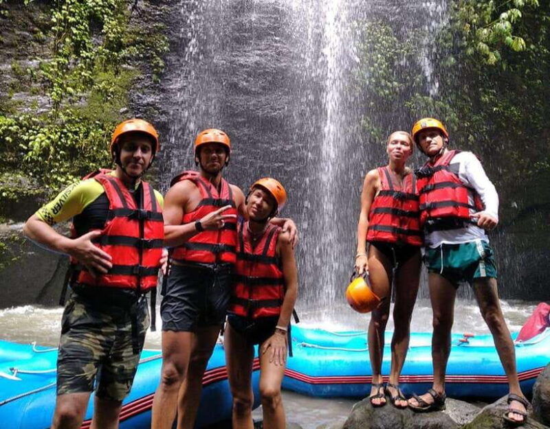 rafting-on-the-telaga-waja-river-with-lunch