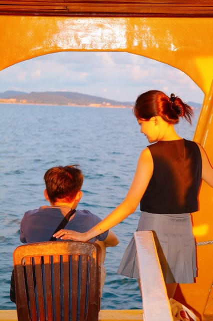 redrivertours-enjoying-sunset-night-squid-fishing-2