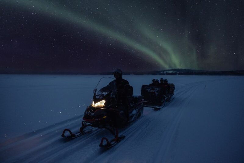 ruka-starlight-sledging-to-search-for-northern-lights